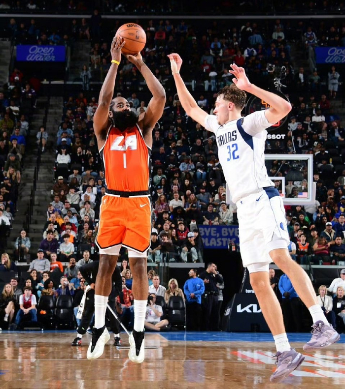 关于菲尼克斯太阳NBA击败洛杉矶快船杜兰特关键中投的信息